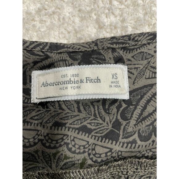 Abercrombie & Fitch Women's Size XS Shoulder-less Blouse Gray Paisley - Picture 6 of 9